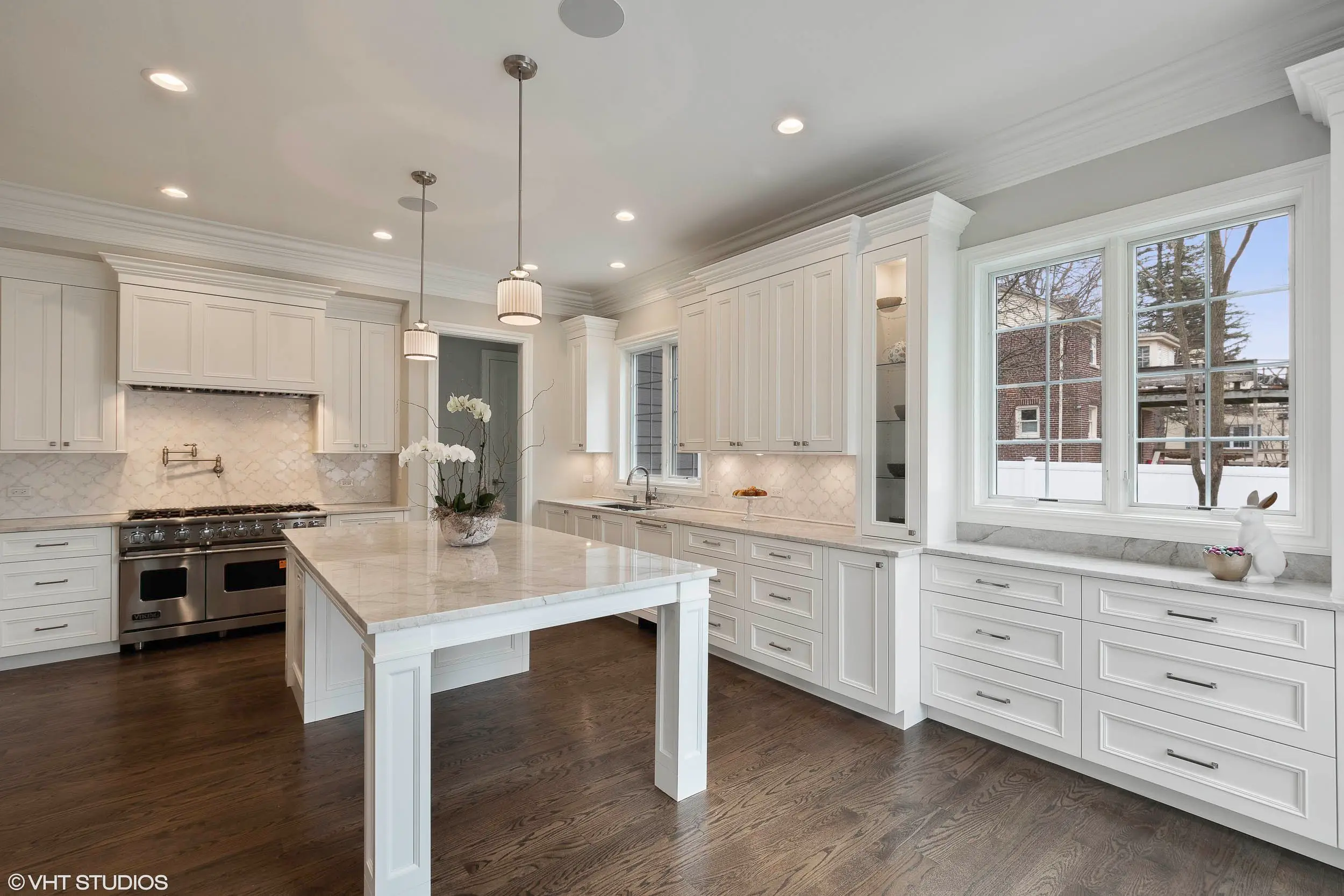 Custom cabinetry and kitchen island in Gold Coast Build’s Glenview custom home