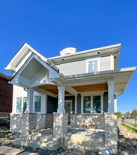 Ozark Avenue Residence — Covered entrance