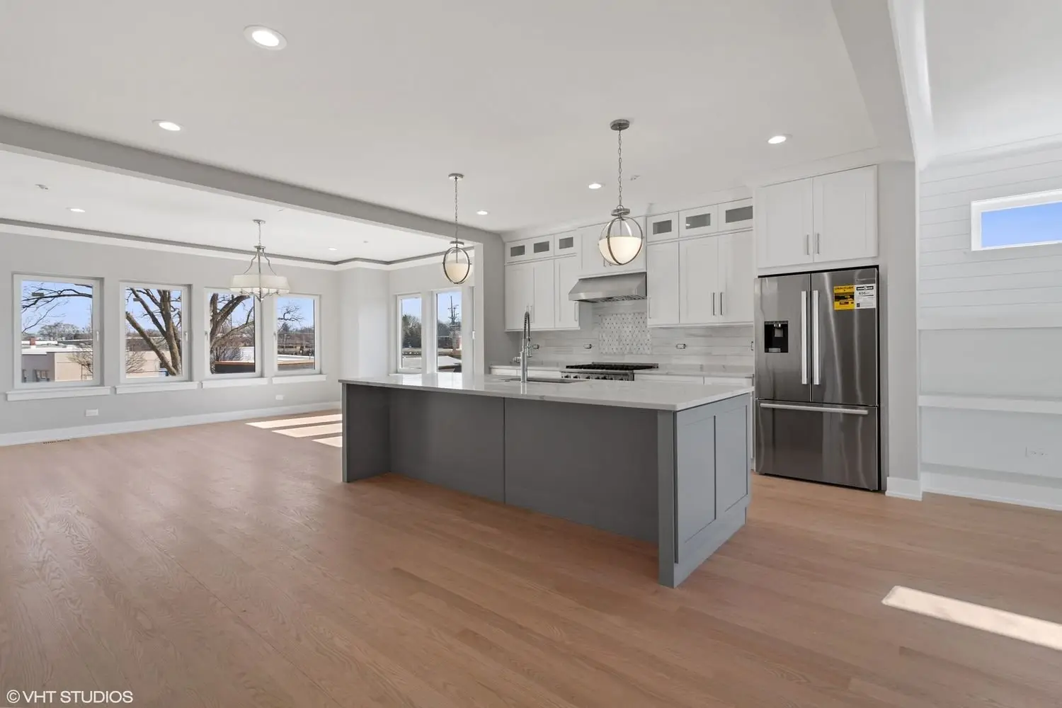 Downers Grove Townhome — Kitchen & dining