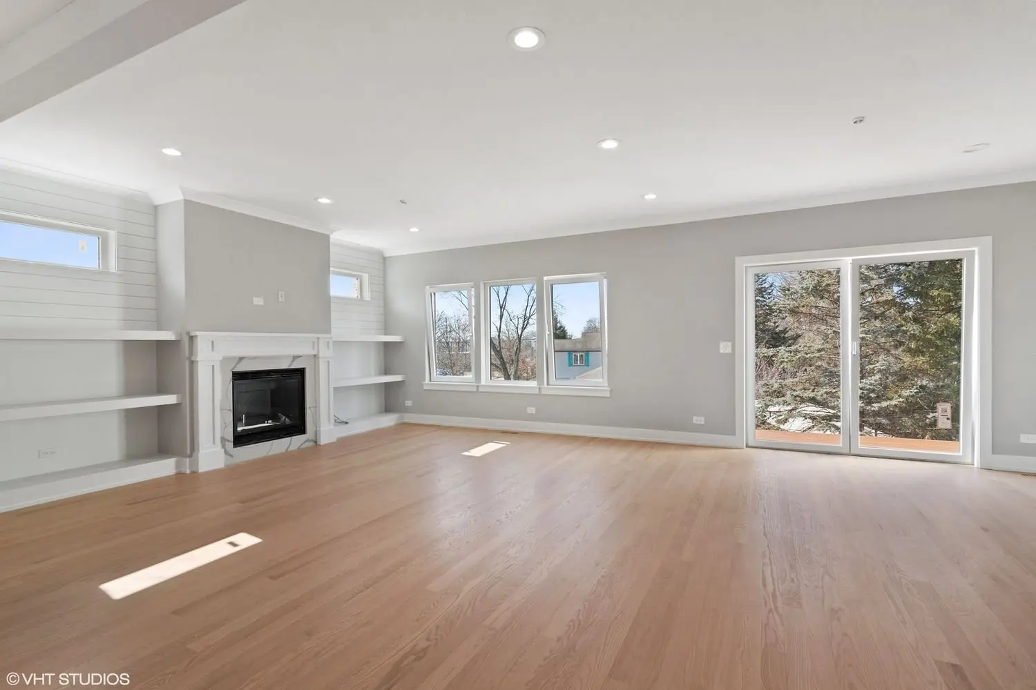 Downers Grove Townhome — Living room